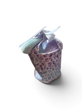 Spa kit: socks, headband and wristband with reusable tote